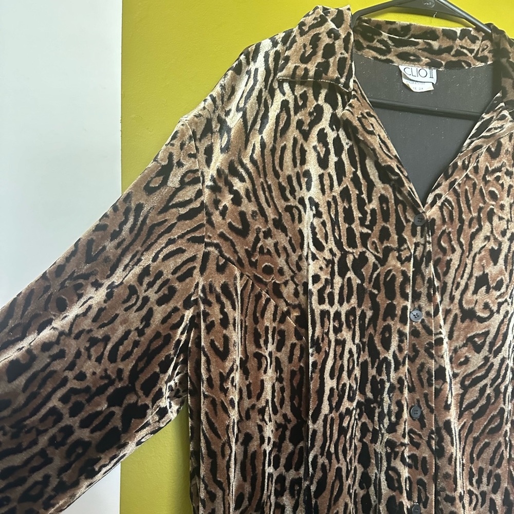 Mob Wife Aesthetic 90s Leopard Button Down